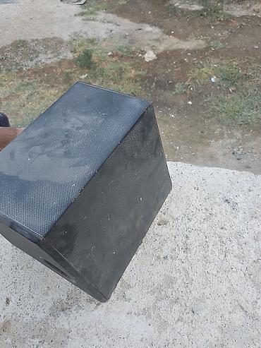 jbl dinamiki: Aktiv bas səsgücləndiricisi (subwoofer) - Korpus: taxta/kompozit, ön — 3
