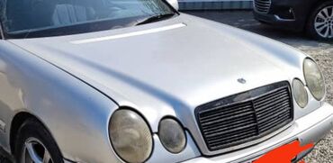 мерис 210: Капот Mercedes-Benz, Б/у, Оригинал