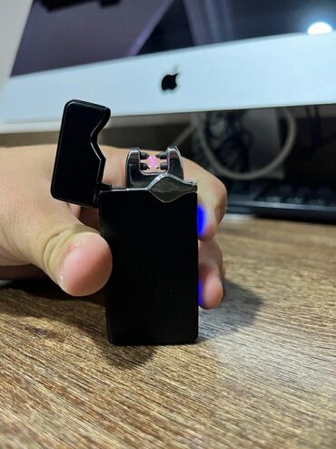 Qəlyan, vayp və aksesuarları: USB ilə doldurulan, plazma texnologiyalı qara rəngli alışqan təklif