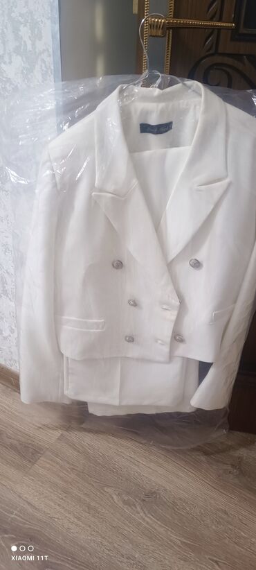 qaqa geyimi: 42 (xl) razmer 3 lu takim.1 dəfə geyinilib.60 AZN satilir lalafo.az -da qaqa geyimi: 42 (xl) razmer 3 lu takim.1 dəfə geyinilib.60 AZN satilir