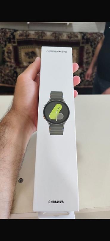 Aksesuarlar: Samsung Galaxy Watch7 (44mm LTE -eSİM) – Yaşıl rəng Üzerinde bandlar — 3