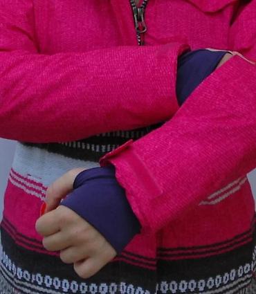 north face kacket: Ženska zimska jakna u roze boji sa upečatljivim prugastim dezenom u — 2