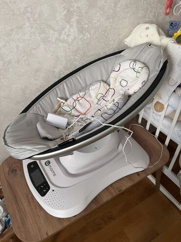 4moms markasına məxsus bu ana qucağı körpənizə rahat və təhlükəsiz bir