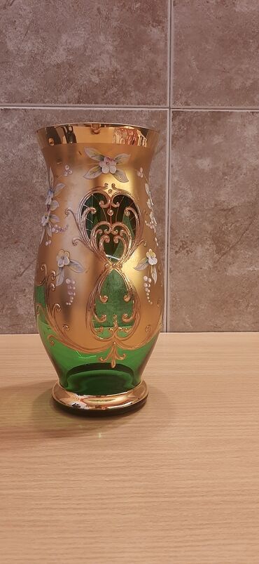 icine zenska m: Vase, Glass, color - Green, Used