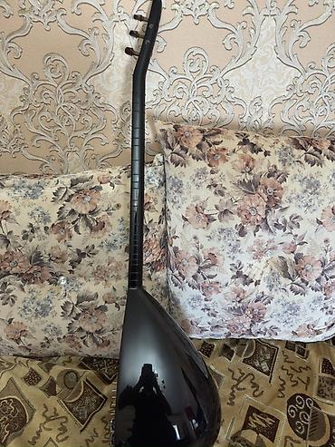Электрогитары: Elektrik saz – qara rəng, abalon naxışlı inlay - Korpus: armud — 2