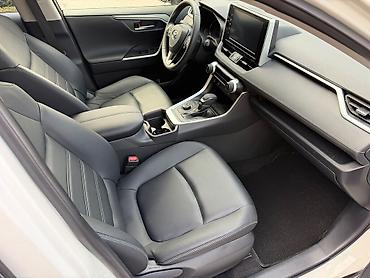 byd e2 2025: Toyota RAV4: 2020 г. — 6