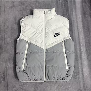 юникло куртка женская: Жилет Nike в спортивном стиле, утеплённый, без рукавов. Выполнен в — 1