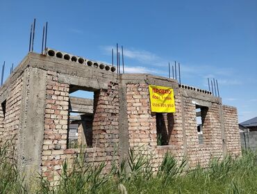 продаю дом нижняя аларча: Строящийся дом, выполненный из кирпича с использованием бетонных
