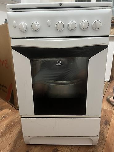 куплю стеклянные: Газовая плита Indesit, классическая белая - Варочная поверхность: 4 — 4