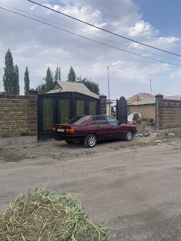 опель вектра б: Автомобиль Audi седан бордового цвета, модель 100 (C3), с классическим