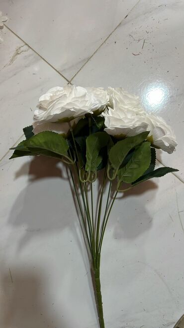 Süni güllər: Məhsul: Süni gül buketləri və kompozisiyalar Təsvir: - Realistik — 2