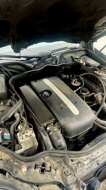 Mercedes-Benz: Mercedes-Benz E-Class: 2.7 l | 2002 il Sedan — 3