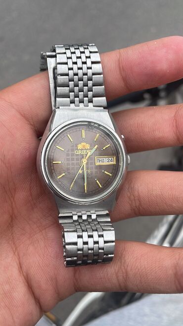 сенсерный часы: Продают часы Orient в нормальном состоянии 
ночью светяться 4000