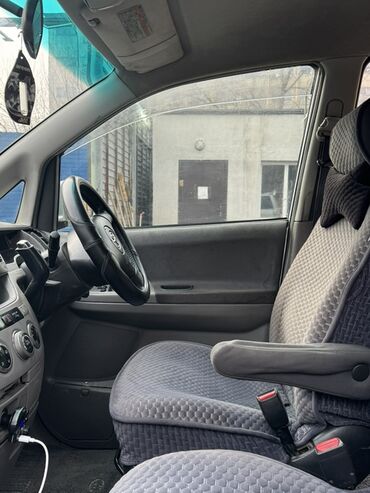 Toyota: Toyota Voxy: 2002 г., 2 л, Автомат, Бензин, Минивэн — 12