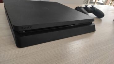 PS4 (Sony Playstation 4): Ps 4 slim 1tb yalnız real alıcılar müraciet etsin. sadəcə karobkasi