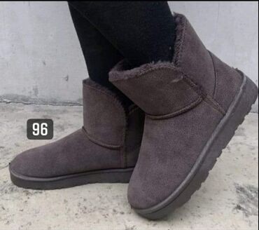 Women's Sneakers and athletic shoes: 41 — 7