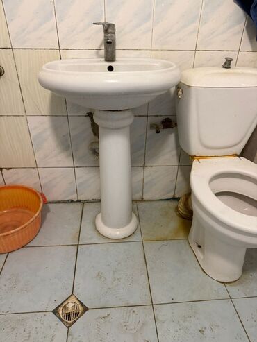 ucuz otaq qapilari: Ayaqlı lavabo hamam otaqları üçün ideal seçimdir. Keramikadan