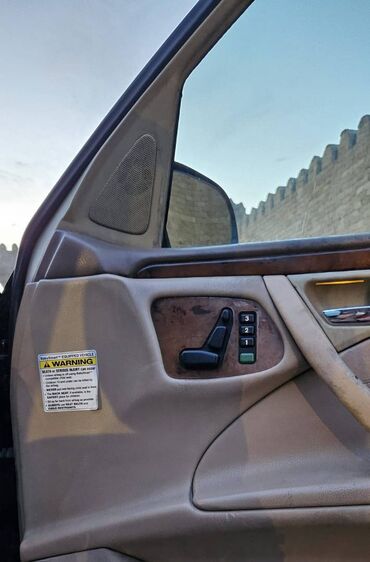 Mercedes-Benz: Mercedes-Benz E 320: 3.2 l | 2002 il Sedan — 5