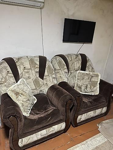 divan temizleme: Klassik üslubda yumşaq mebel dəsti - Tərkib: 3 nəfərlik divan + 2 — 4