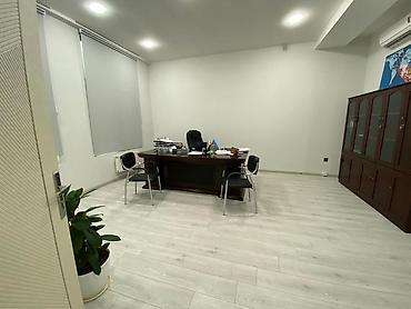 Kommersiya daşınmaz əmlakı: Prestijli 5 mərtəbəli binanın 2-ci mərtəbəsində yerləşir. • Sahə: 3-cü — 3