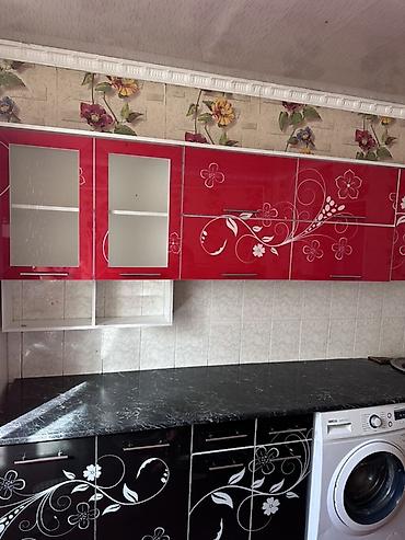 silver kitchen: Кухонный гарнитур с глянцевыми фасадами и цветочным принтом. Состав и — 2