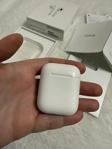 black: Беспроводные наушники-вкладыши, Apple, Airpods 2, Б/у — 4