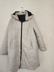 Купальники: Qadin qis kurtkasi dizdən aşagi qalib bej reng