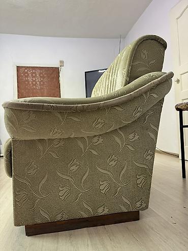 Прямые диваны: Прямой диван, Б/у — 11