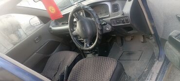 срочно продам машину дёшево: Daihatsu Sirion: 1998 г., Механика, Бензин, Хэтчбэк