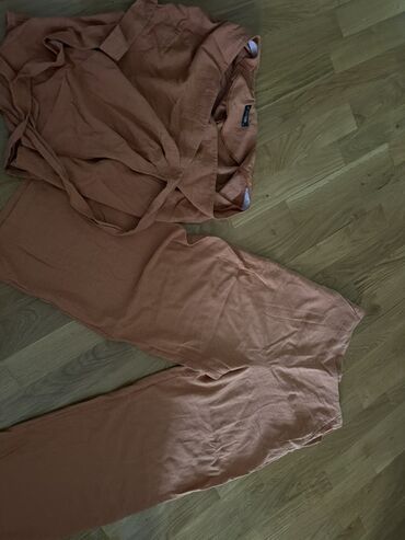 детский спортивный костюм из плащевки: - İki hissəli qadın kostyumu - Rəng: tünd şaftalı/terrakota - Parça