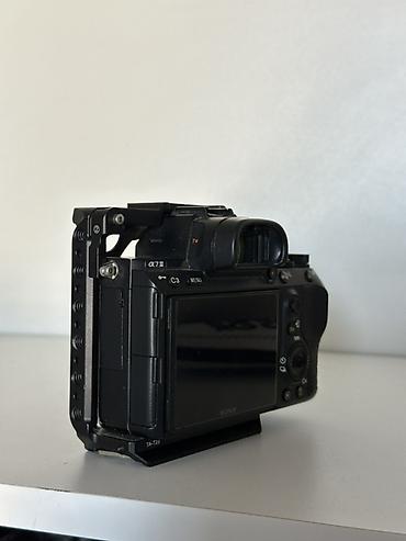 видеокамера для съемки: Беззеркальная камера Sony α7 III (ILCE‑7M3) в оригинальном кейдже — 4