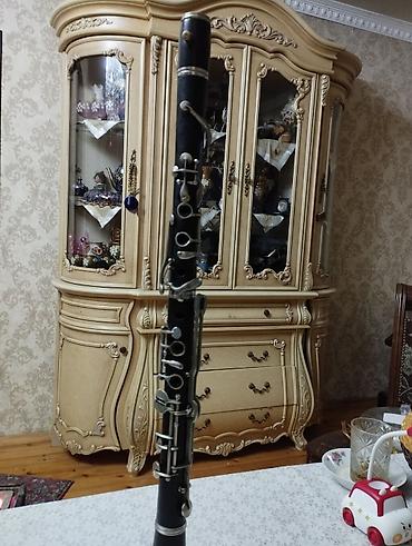 Klarnetlər: A Klarnet ( 4 açqi ) taxta Təsvir: - Qara korpus, metal klapan və — 8