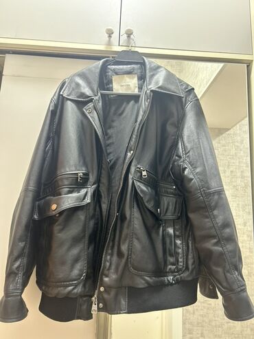 Пиджаки: Bershka qara dəri gödəkçə - Model: klassik biker/aviator üslubunda