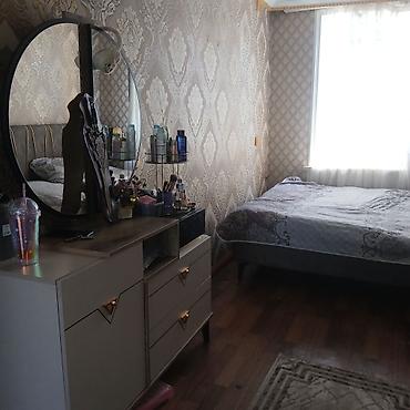 bina az əmircan: Seherin merkezinde 4 mertebeli binanon 3 cu mertebesi 3 otagli ev — 5