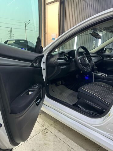 Honda: Honda Civic: 2017 г., 2 л, Вариатор, Бензин, Седан — 9