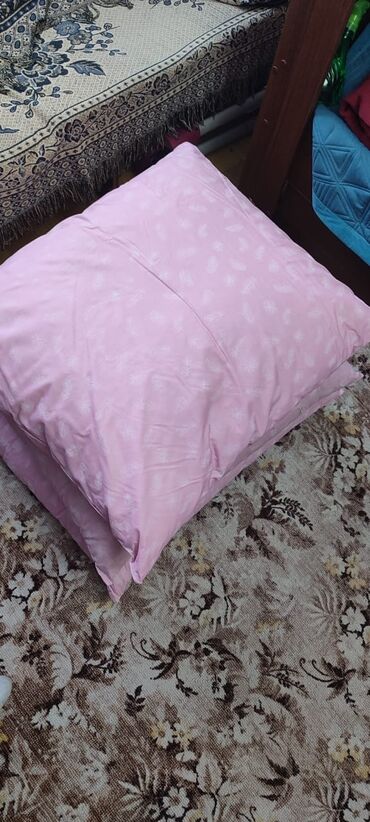 детский постельный комплект: Продаю 3 перьевые подушки размером 68 х 54 см 4, 5, 6 фото Шерстяные