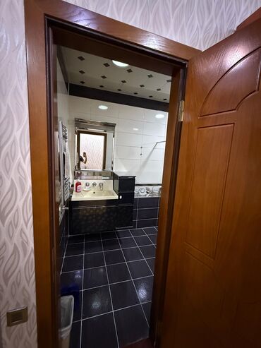 Otaqların günlük kirayəsi: Mənzil Gunlik kirayə Verilir, Köhnə Gunəşlidə, 3 otag, tam əşyali — 10