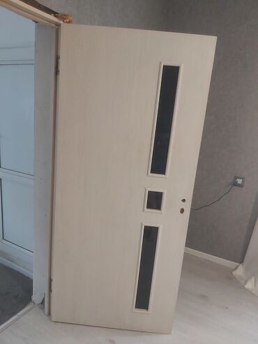 Furnitura və aksessuarlar: İşlənmiş Otaq qapısı Plintus ilə, Zəmanətsiz, Ünvandan götürmə