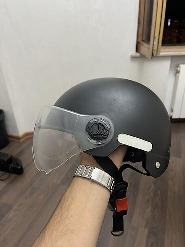 velosiped kaski: Başlıq: SP motosiklet dəbilqəsi – qara rəng, şəffaf vizorlu Açıqlama — 2