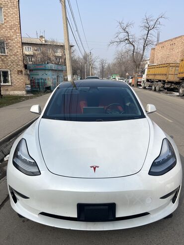 Tesla: Tesla Model 3: 2020 г., Электромобиль