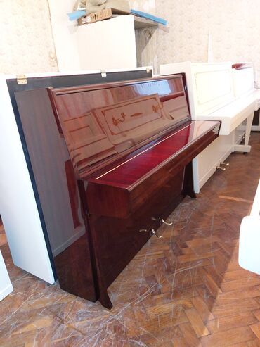 Pianolar: Pianino PETROF Cexiya istehsalı. İdeal vəziyyədədi. Cadrılma və