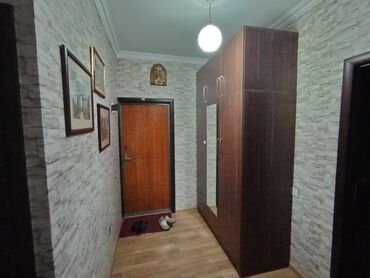 kirayə əhmədli: Əhmədli Bakı kinoteatrı yaxınlığında 9/3, orta bulok 3 otaqlı tam