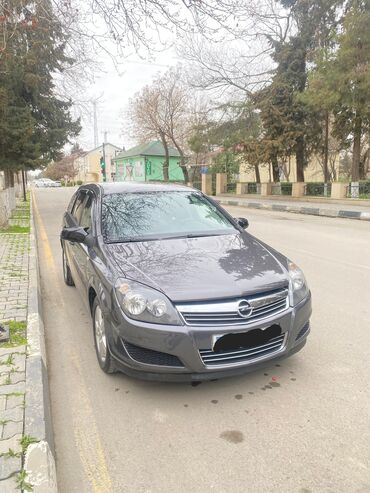 1 otaqli mənzil: Opel Astra: 1.4 l | 2010 il | 245000 km Universal