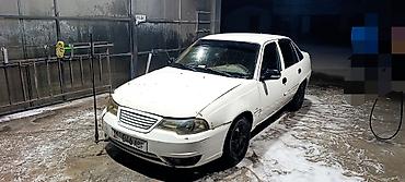 211 5 5: Автомобиль седан белого цвета. Основные характеристики: - Тип кузова — 2