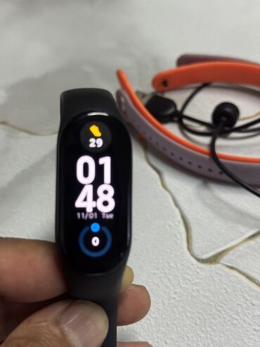 Xiaomi: Xiaomi smart band 7, + 2 чехла и зарядка. 1500 сом ( б/у), в отличном