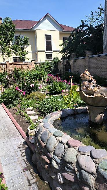 Продажа коттеджей и домов: Продам дом 2 этажа с подвалом . Участок разделен на два участка — 5