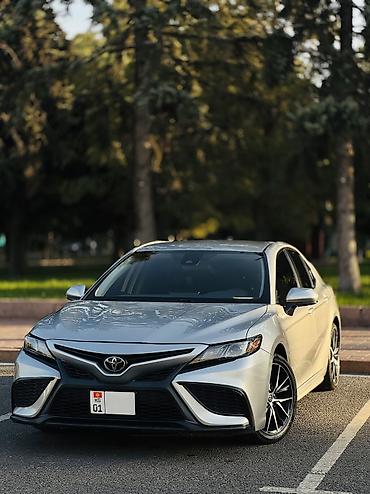 Toyota Camry: 2021 г., 2.5 л, Автомат, Бензин, Седан