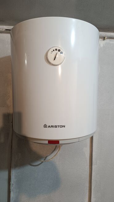 продаю арестон: Водонагреватель Ariston Накопительный, 50 л, Встраиваемый, Нержавейка