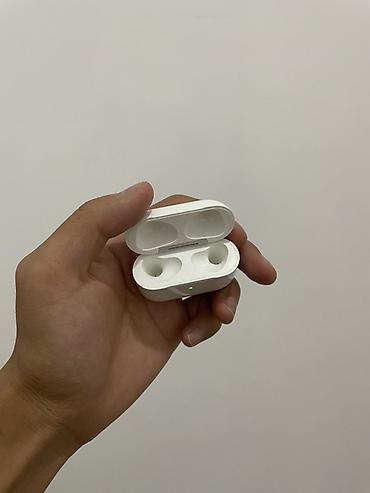 Кейсы для наушников: Продаю оригинальный кейс от AirPods 3. Наушники, к сожалению — 2
