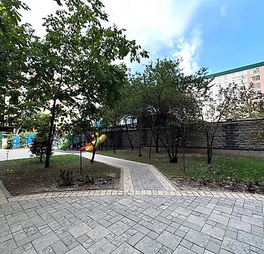 Продажа квартир: Продается просторная 2 комнатная квартира в центре города по адресу — 17